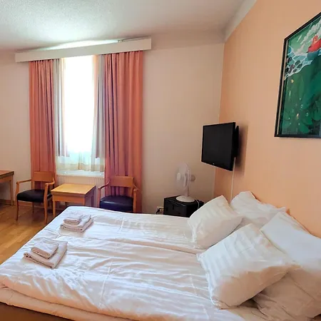 מלון Hiisi Seaport 3*